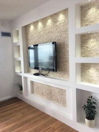 Апартаменты Days Inn Apartments Улцинь Люкс с балконом (5 взрослых)-7